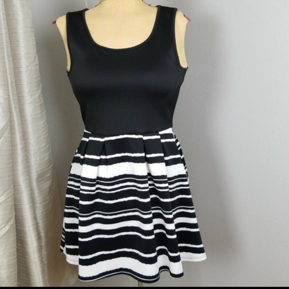Crystal Doll Dresses & Skirts - Crystal Doll dress size 7 EUC